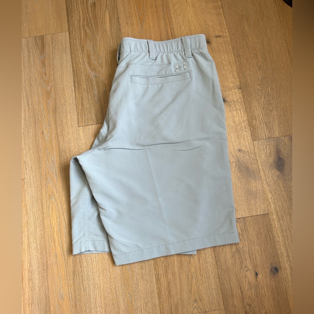 Men’s Under Armour golf shorts